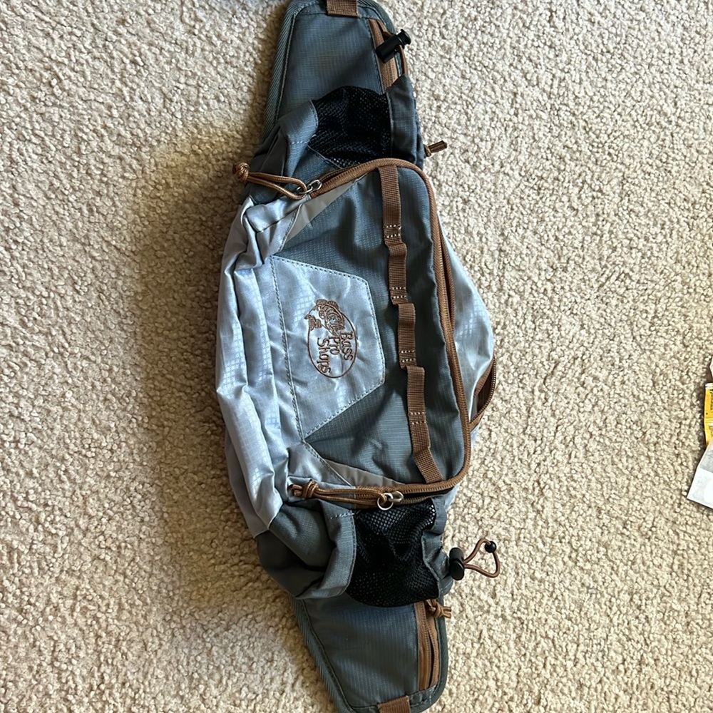 Large capacity hip pack